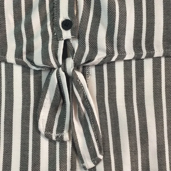 NWT! Sanctuary Peace Star Sleevless Knot Front Top - Picture 4 of 6